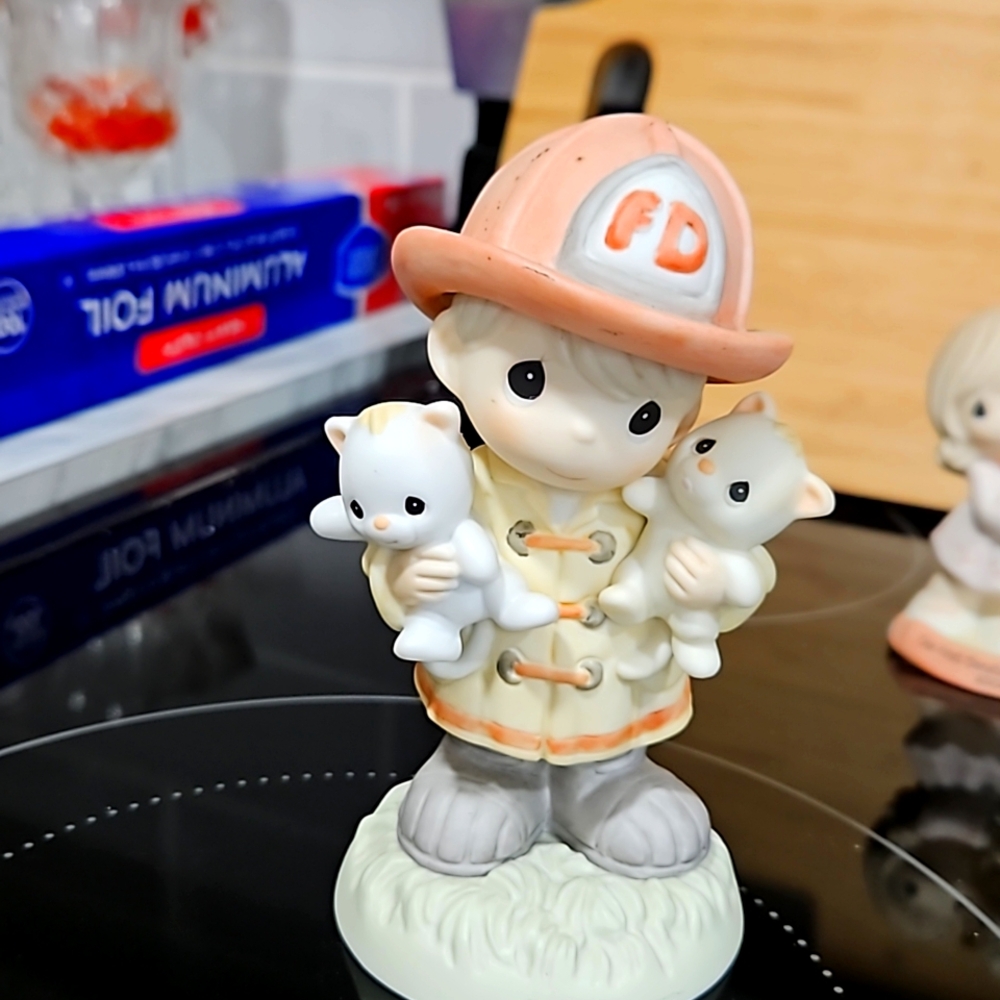 Precious Moment "You're My Hero Firefighter w/Kittens" (2007) - #720003